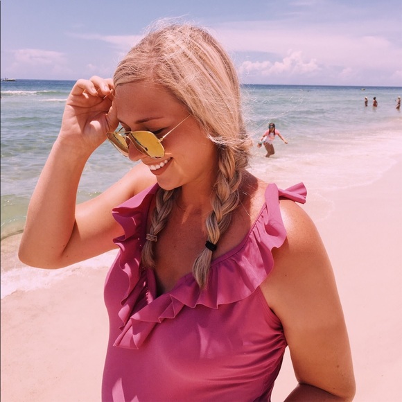 Meet your Posher, Julie - Picture 2 of 3